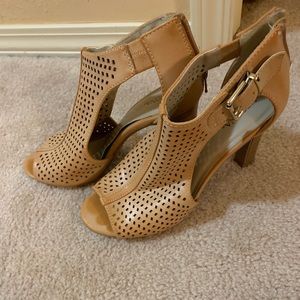 Merona heeled sandal!